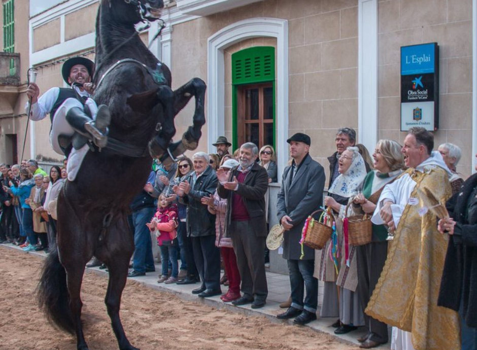 Tiersegnung zu Sant Antoni: ländliche Tradition und Familienunterhaltung in Andratx