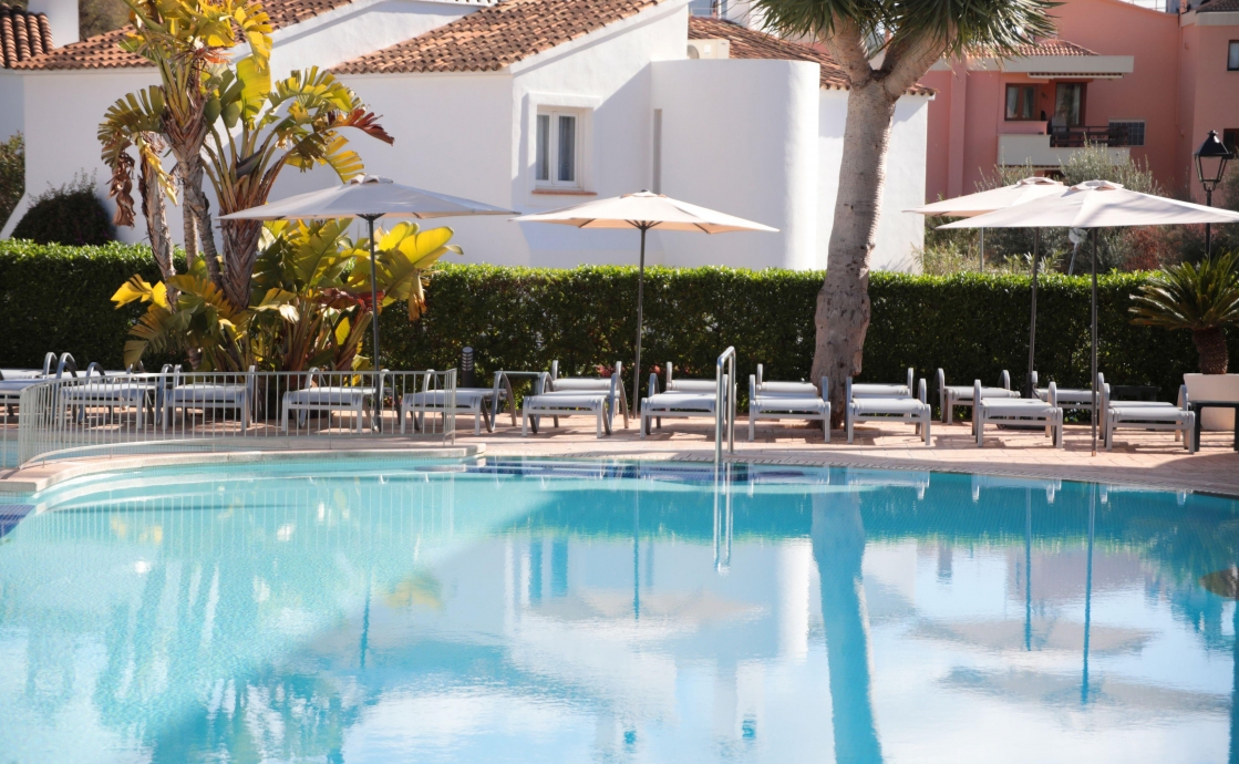 Sommer in La Pérgola: Tage am Pool, Erholung und Ausflüge ans Meer