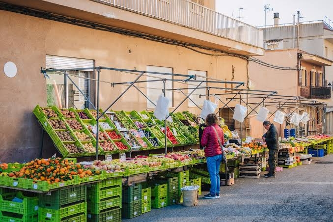 El mercado semanal de Andratx: sabores y artesanía para llevarte un trozo de Mallorca