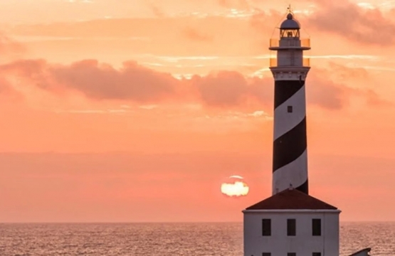 Sonnenuntergänge und Aussichtspunkte im Südwesten: der Leuchtturm Cap de sa Mola und andere Orte