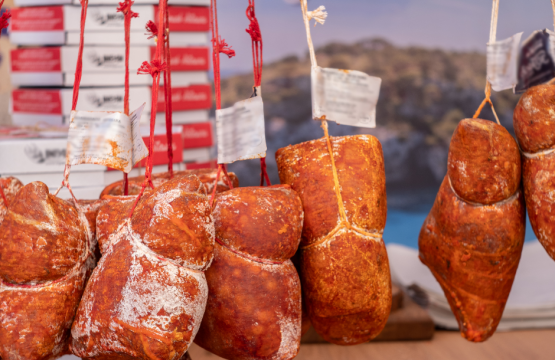 Markets and Local Produce in Andratx: An Authentic Family Experience