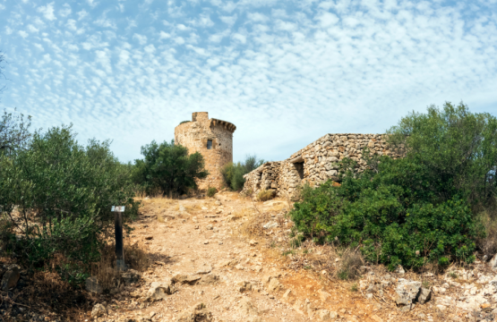 Wege mit Geschichte: Türme, Aussichtspunkte und Legenden im Südwesten