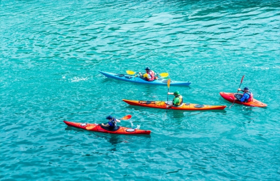 Wassersport in Port d'Andratx: offenes Meer, Kajak, Stand-up-Paddling und Segeln